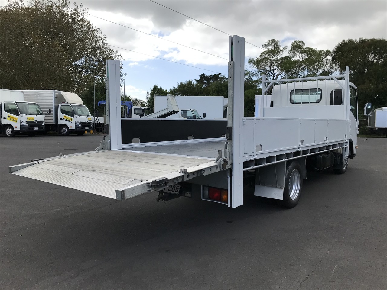2017 Isuzu Elf