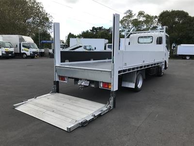 2017 Isuzu Elf - Thumbnail