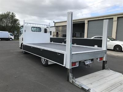 2017 Isuzu Elf - Thumbnail