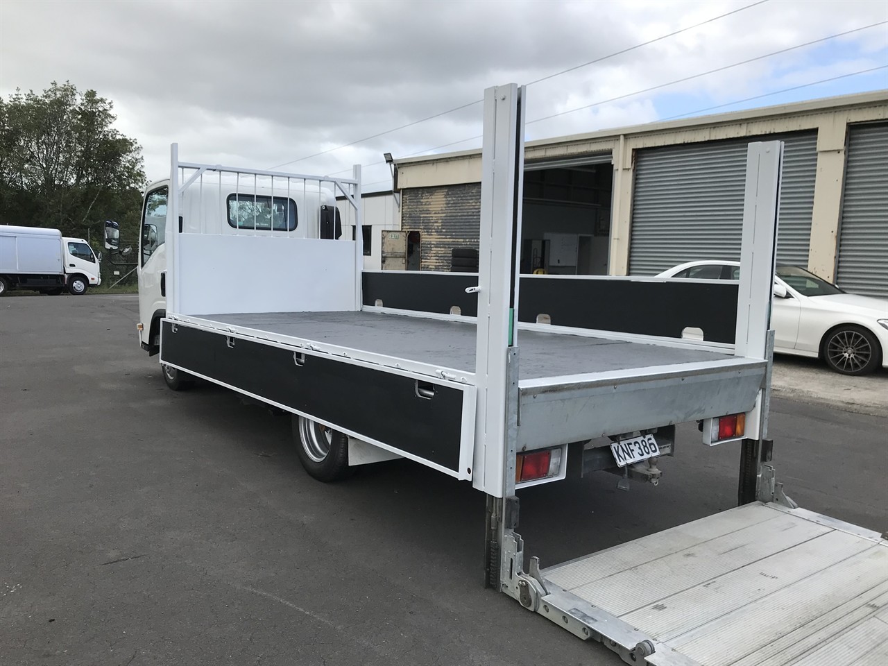 2017 Isuzu Elf