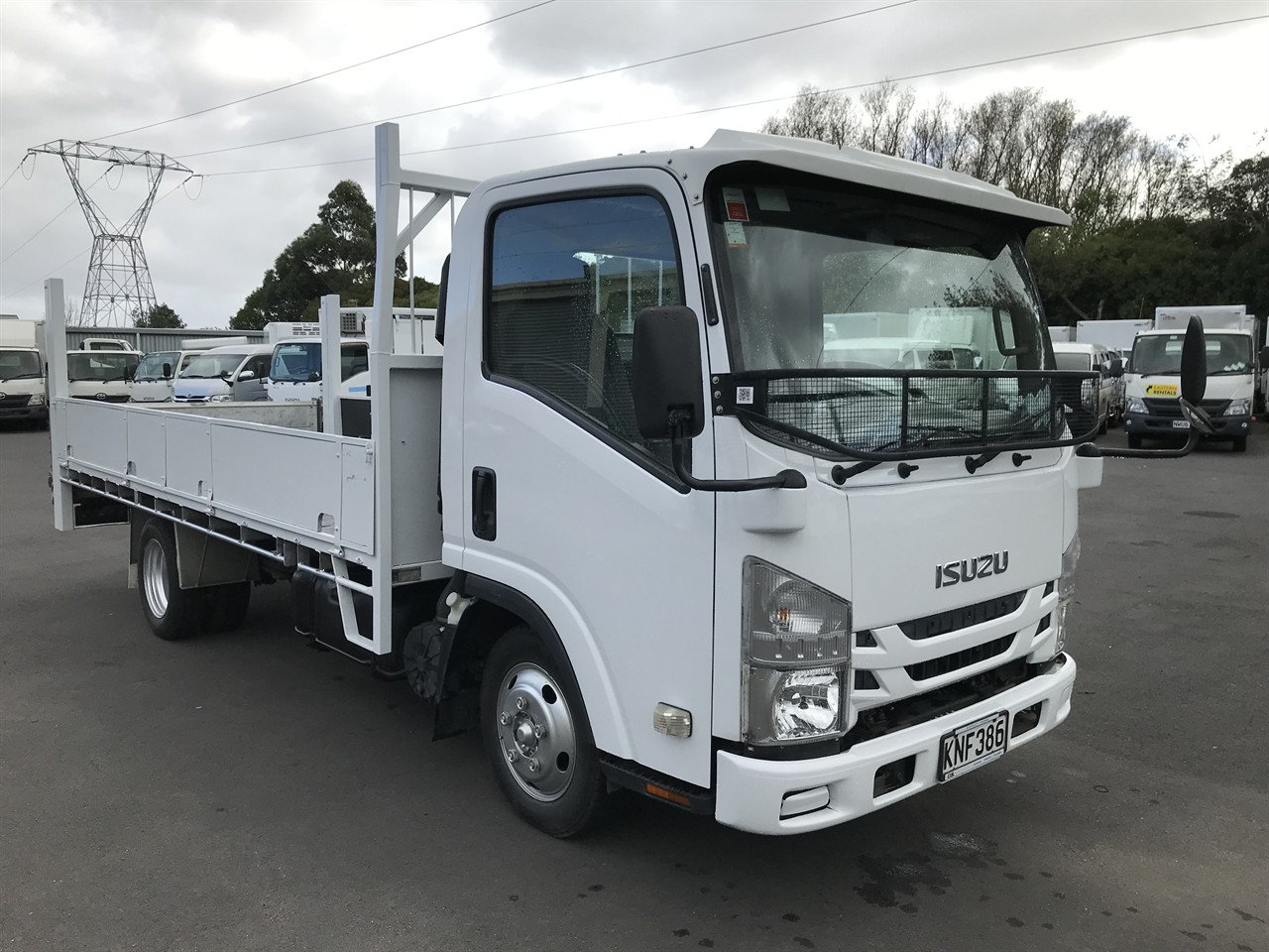 2017 Isuzu Elf