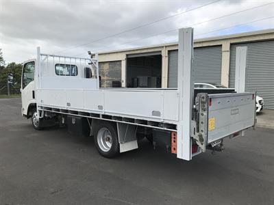 2017 Isuzu Elf - Thumbnail