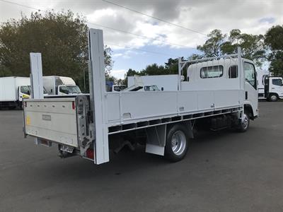2017 Isuzu Elf - Thumbnail