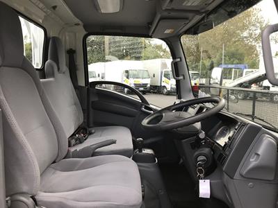 2017 Isuzu Elf - Thumbnail