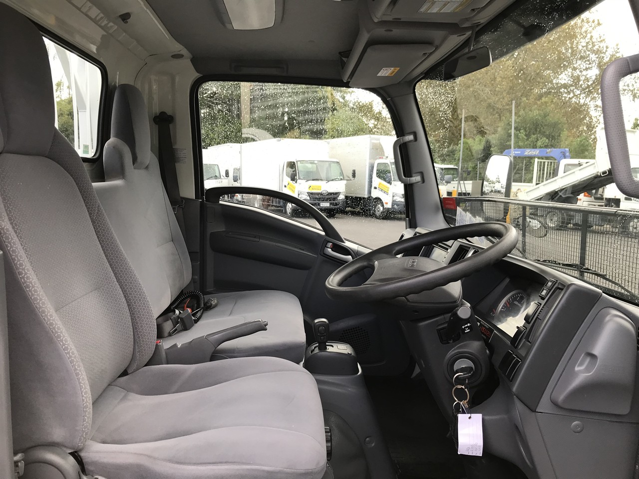 2017 Isuzu Elf
