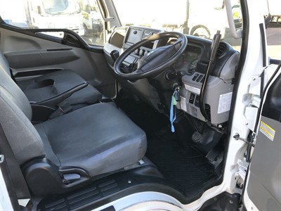 2016 Mitsubishi Canter - Thumbnail