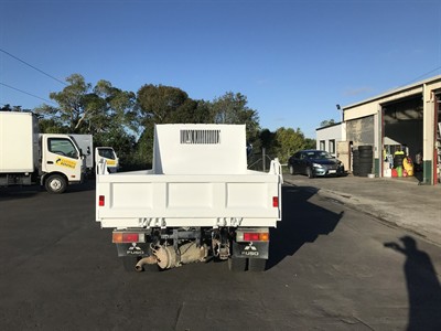 2016 Mitsubishi Canter - Thumbnail