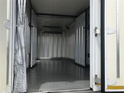 2019 Isuzu Elf - Thumbnail