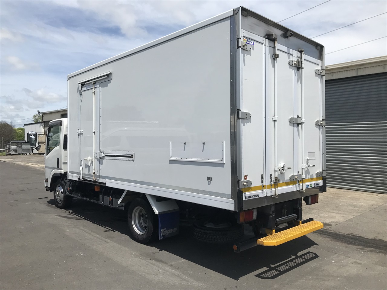 2019 Isuzu Elf