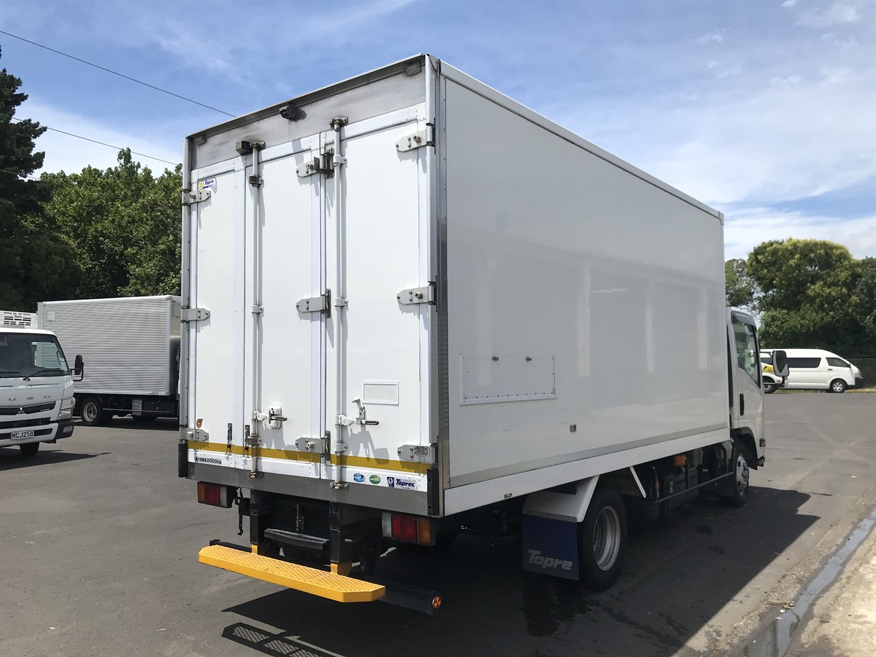 2019 Isuzu Elf