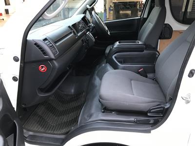 2016 Toyota Hiace - Thumbnail