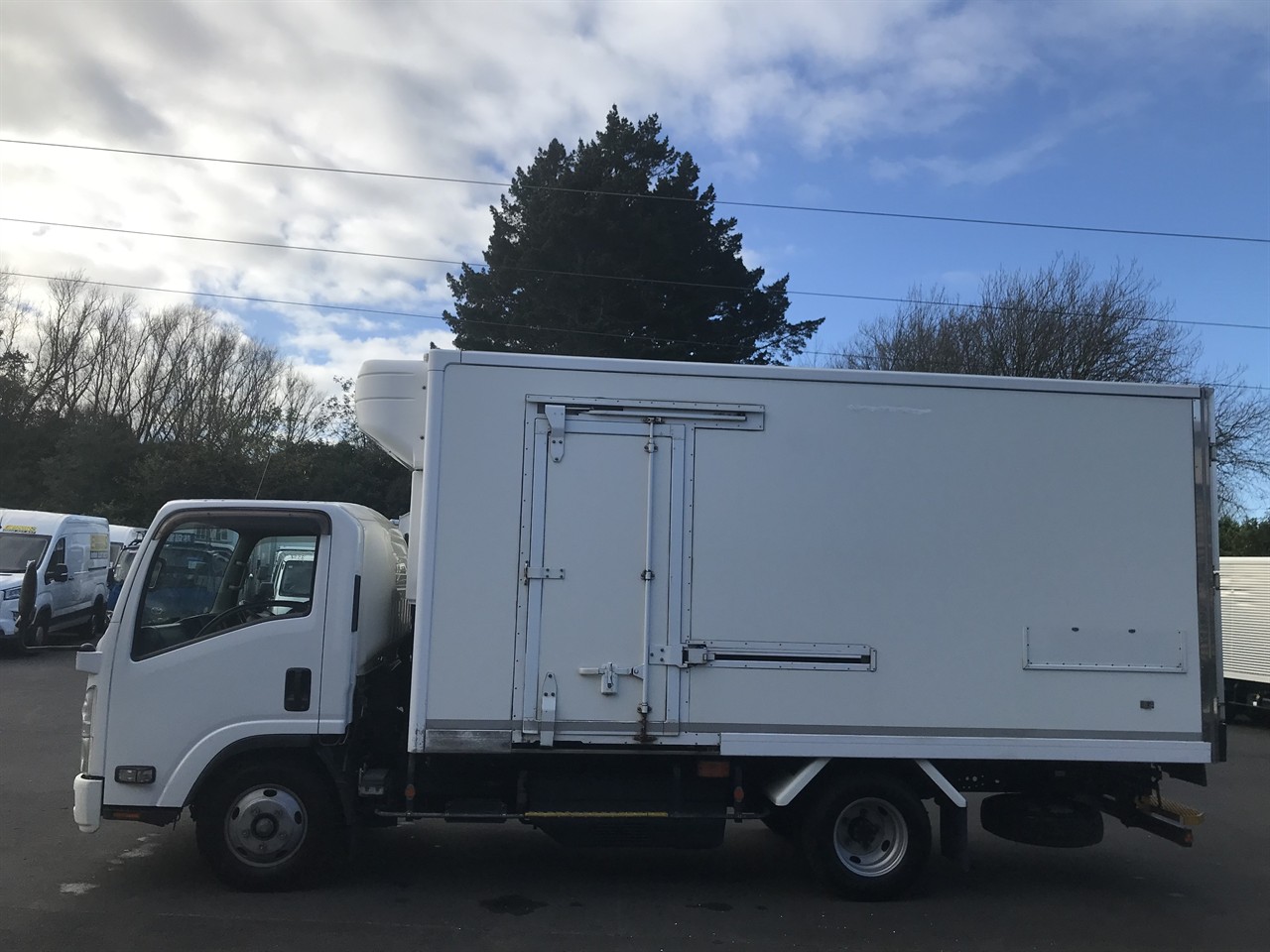 2018 Isuzu Elf
