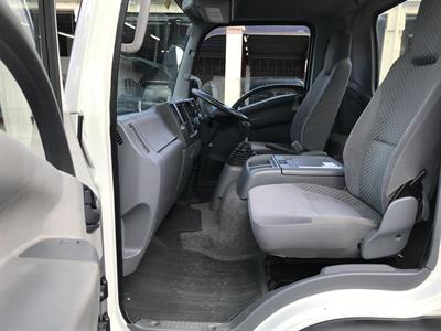 2011 Isuzu Forward - Thumbnail