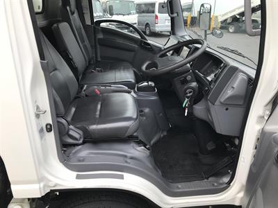 2015 Isuzu Elf - Thumbnail