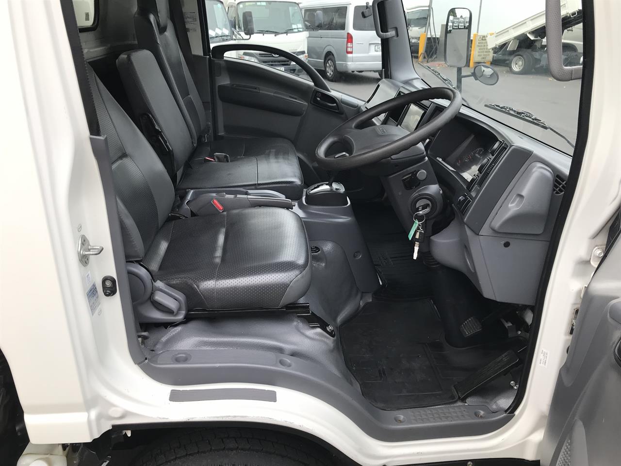 2015 Isuzu Elf