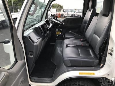 2014 Isuzu Elf - Thumbnail