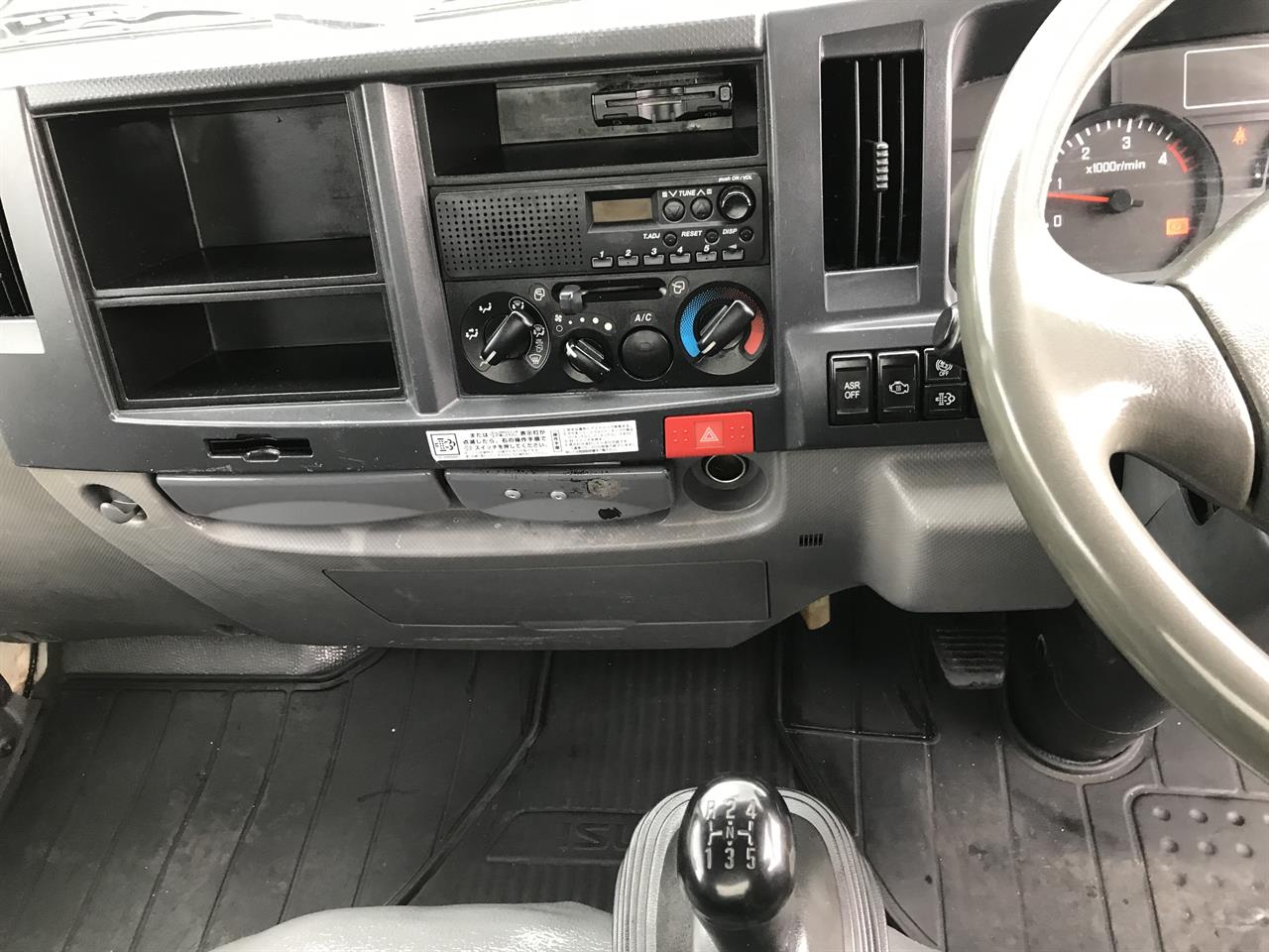2014 Isuzu Elf