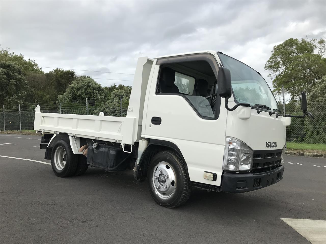 2014 Isuzu Elf