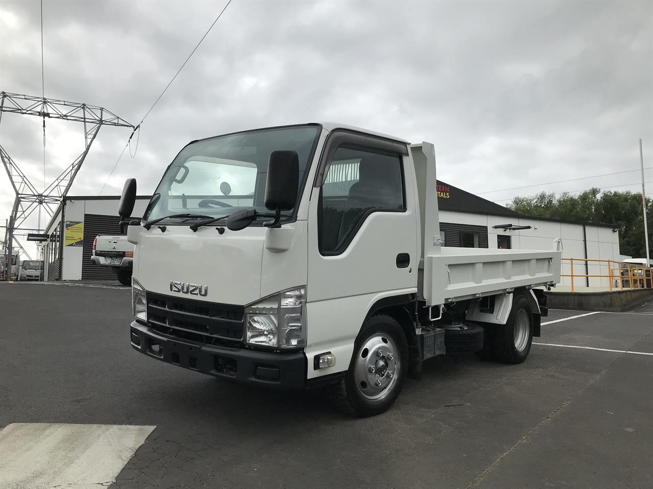 2014 Isuzu Elf