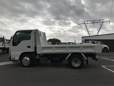2014 Isuzu Elf - Thumbnail