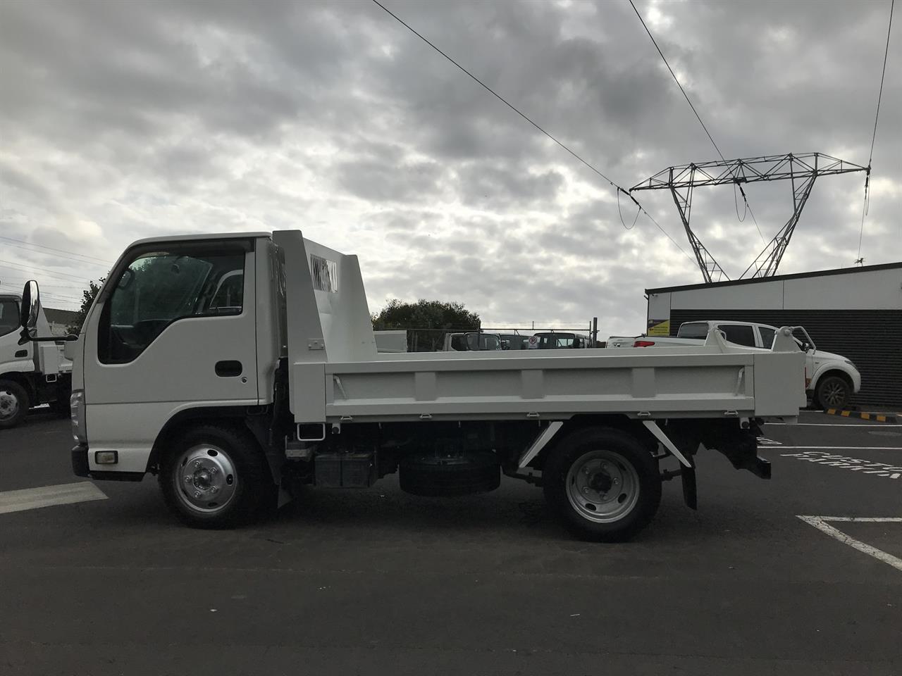 2014 Isuzu Elf