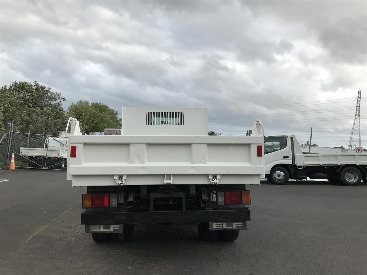 2014 Isuzu Elf