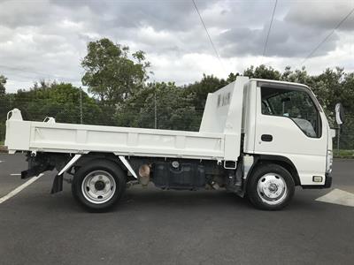 2014 Isuzu Elf - Thumbnail