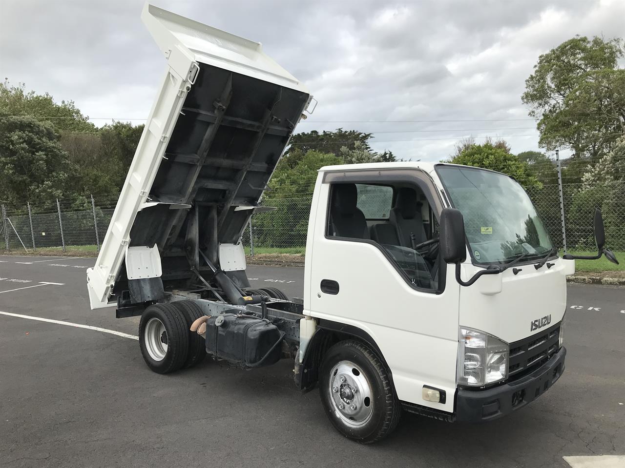 2014 Isuzu Elf