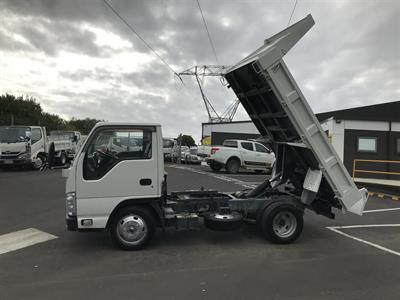 2014 Isuzu Elf - Thumbnail