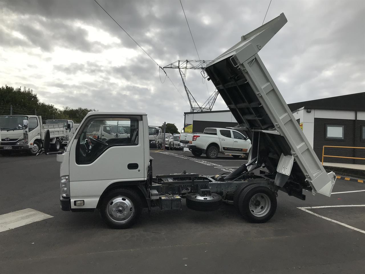 2014 Isuzu Elf
