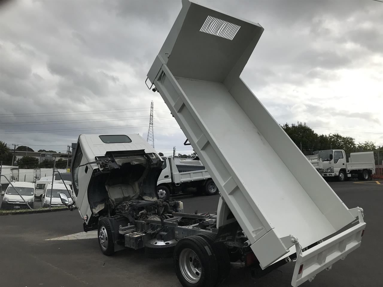 2014 Isuzu Elf