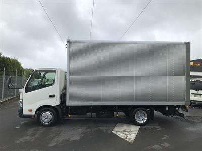2017 Hino Dutro - Thumbnail
