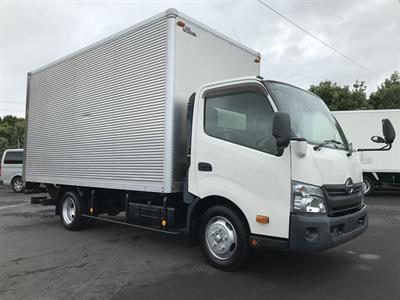 2017 Hino Dutro - Thumbnail
