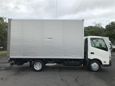 2017 Hino Dutro - Thumbnail