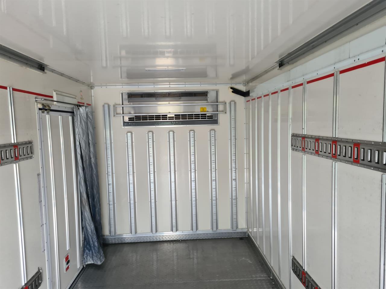 2017 Isuzu Elf
