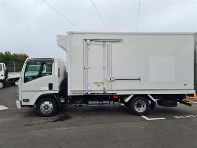2017 Isuzu Elf - Thumbnail
