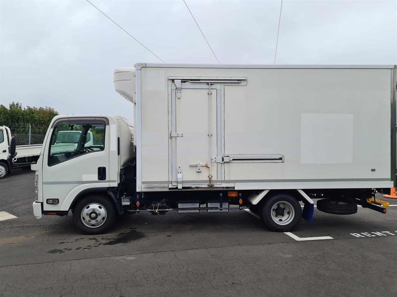 2017 Isuzu Elf