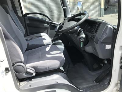 2017 Isuzu Elf - Thumbnail