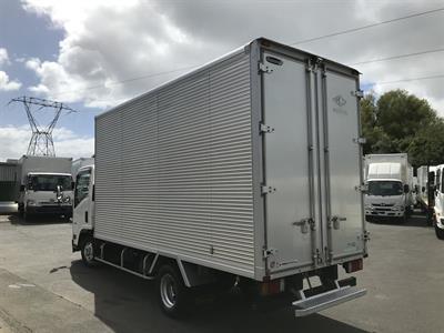 2017 Isuzu Elf - Thumbnail