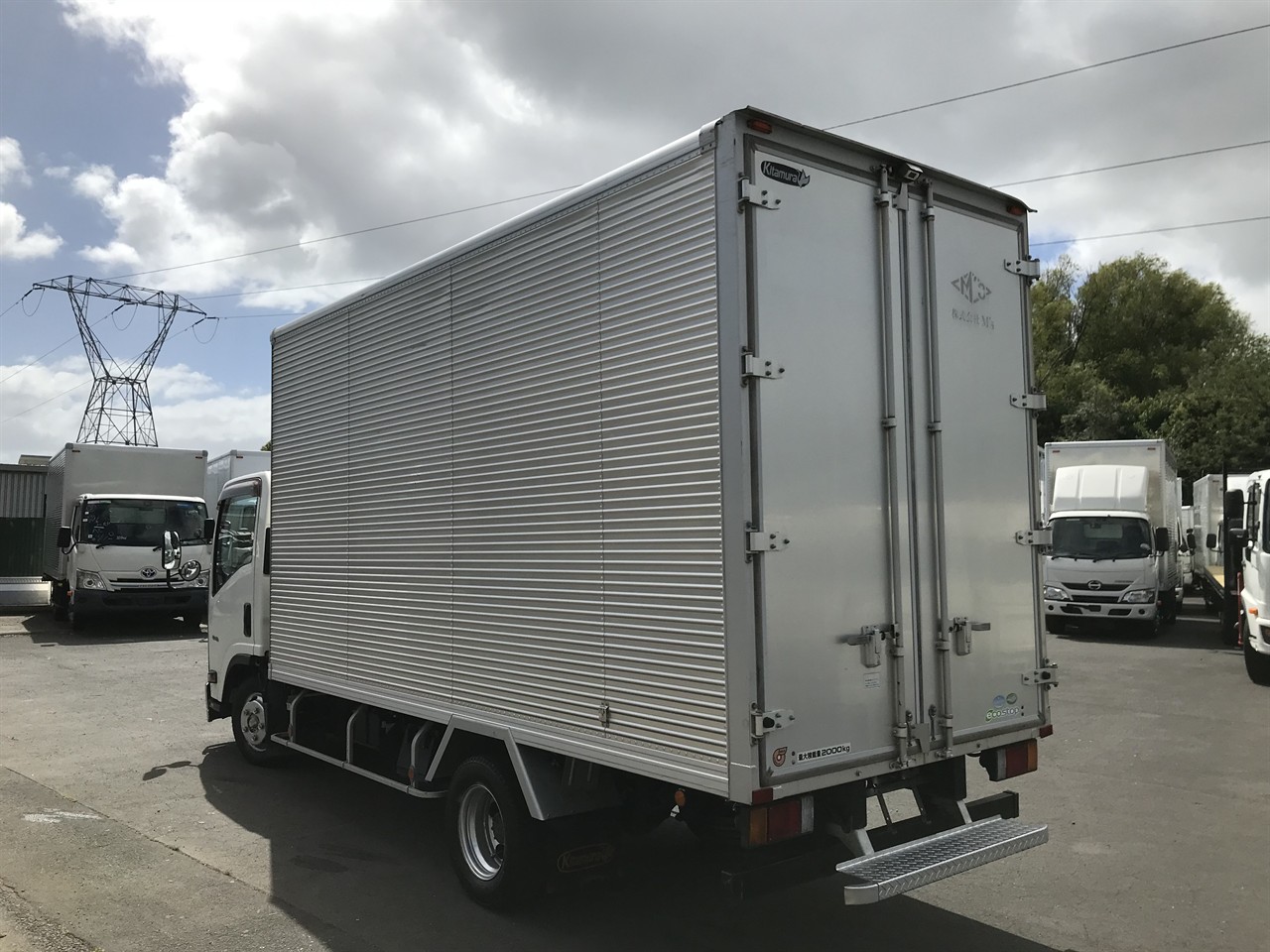 2017 Isuzu Elf