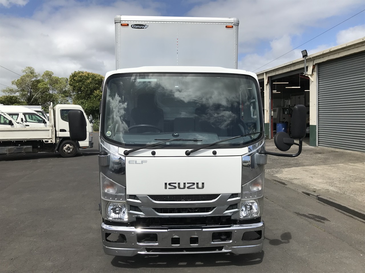 2017 Isuzu Elf