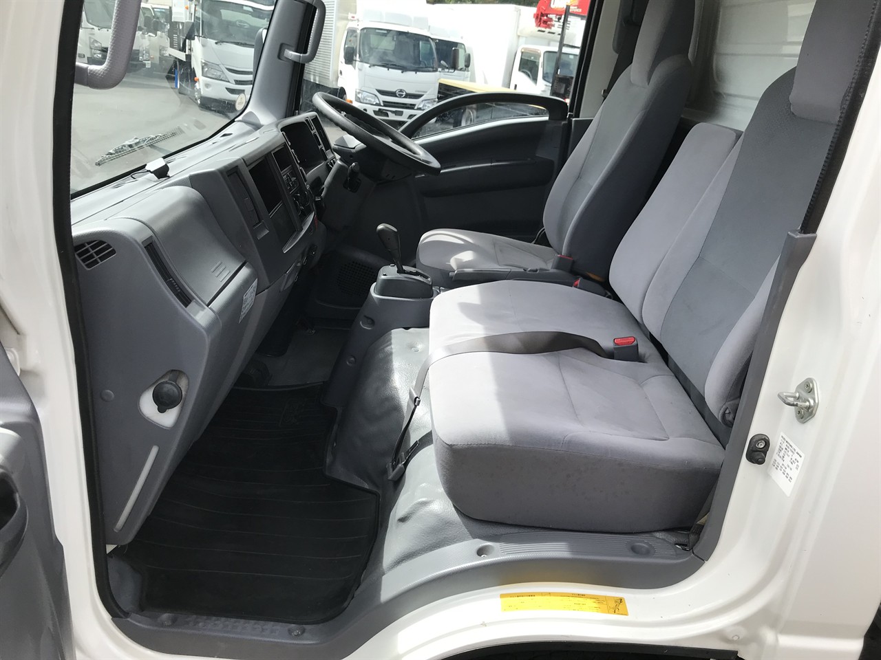 2017 Isuzu Elf