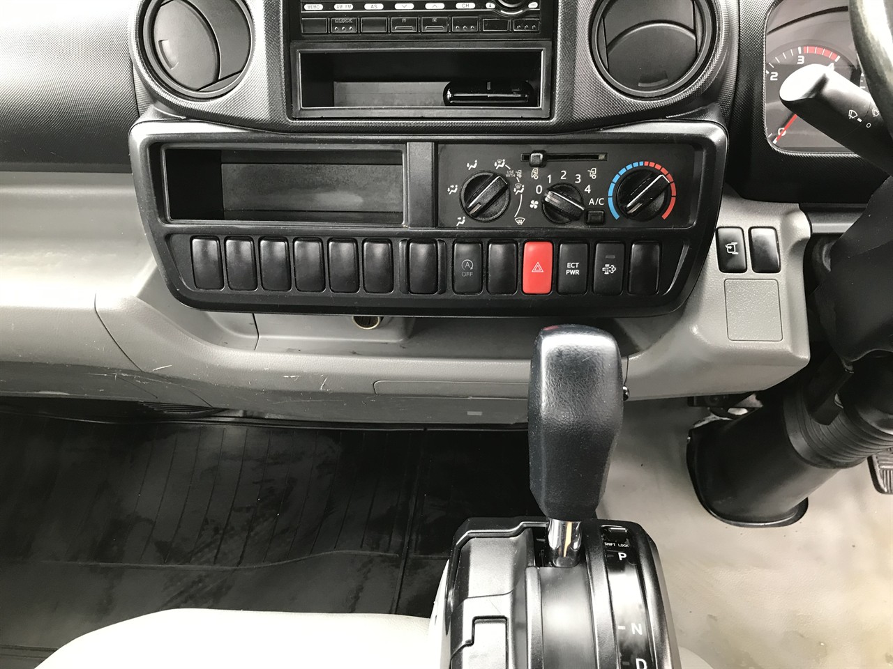 2013 Hino Dutro