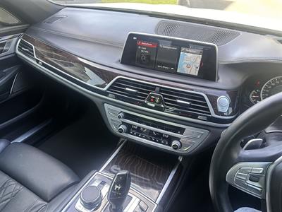 2018 BMW 750i - Thumbnail