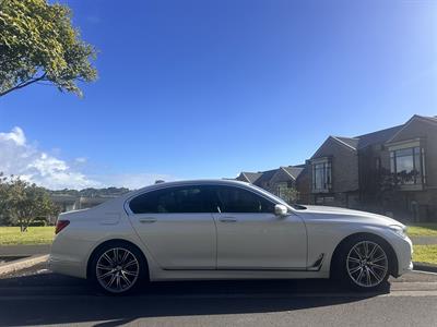 2018 BMW 750i - Thumbnail