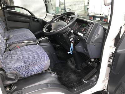 2022 Isuzu Elf - Thumbnail