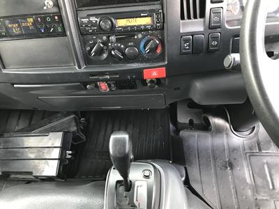 2022 Isuzu Elf - Thumbnail