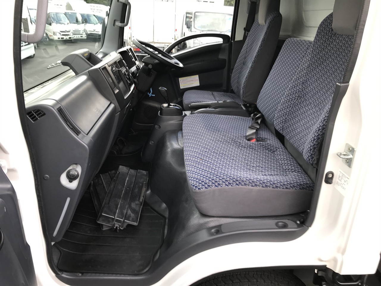 2022 Isuzu Elf