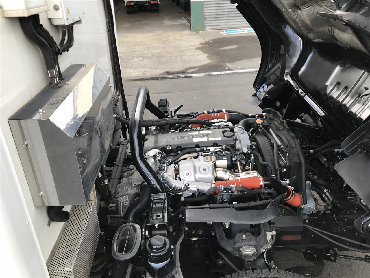 2022 Isuzu Elf