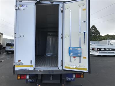 2022 Isuzu Elf - Thumbnail